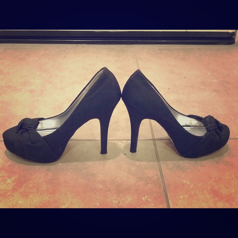Black Knotted High Heels